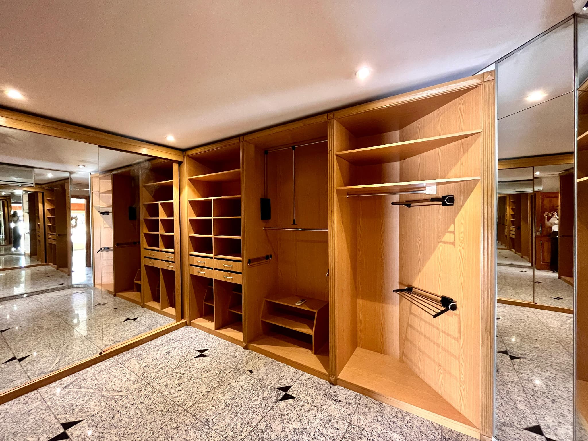 Residencia en alquiler en el corazón del Eje Corporativo en Asunción! — foto 4