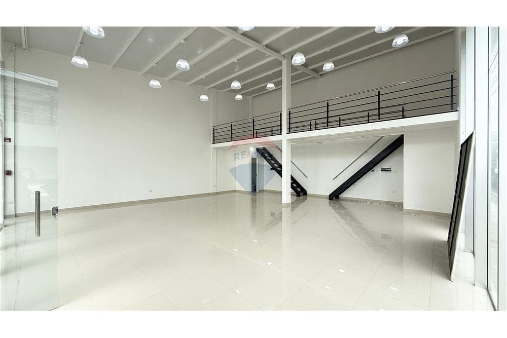 Salones comerciales en San Lorenzo, foto 3