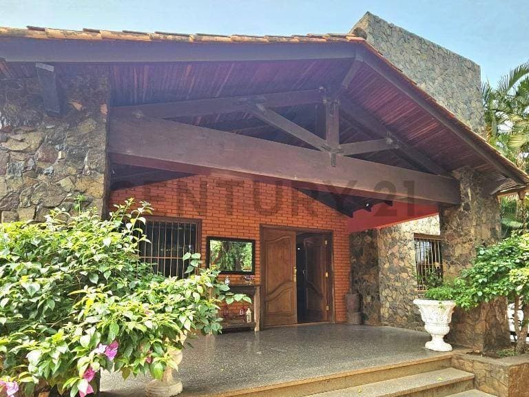 En venta amplia residencia en San Lorenzo - zona laguna grande, foto 1