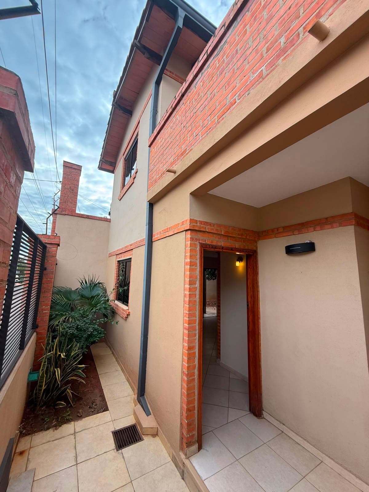Alquilo duplex en Fernando de la Mora zona norte‼️