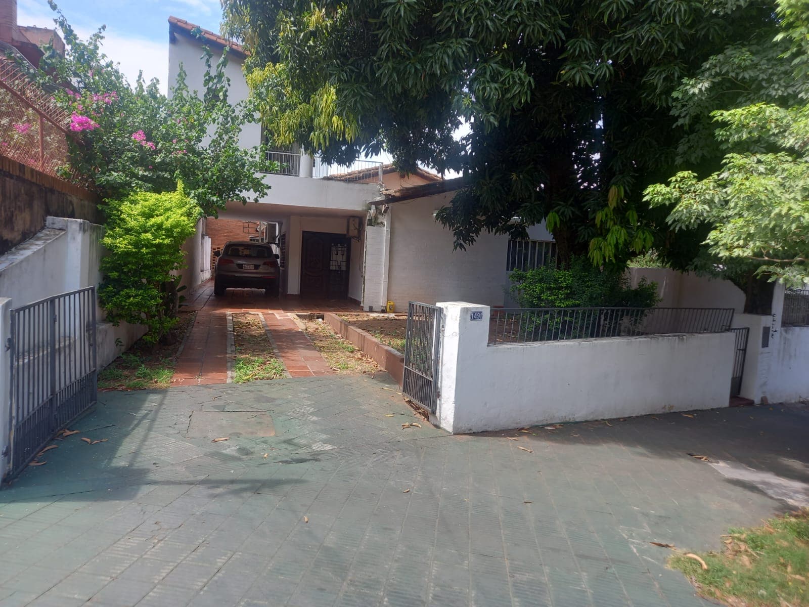 Vendo casa a refaccionar en Asunción zona Mercado 4