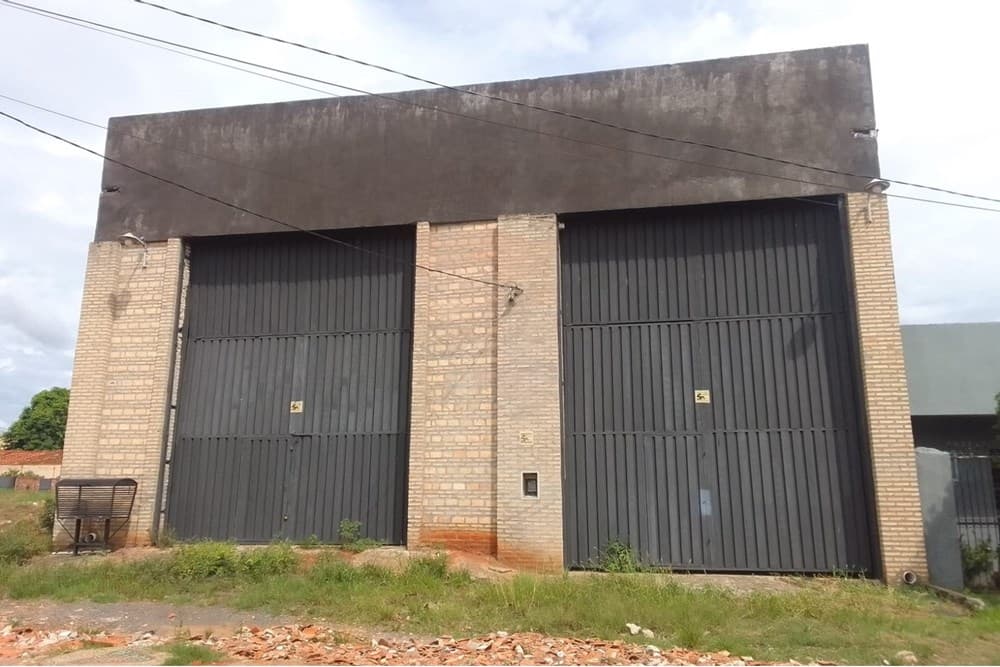 Amplio tinglado en San Lorenzo, foto 1