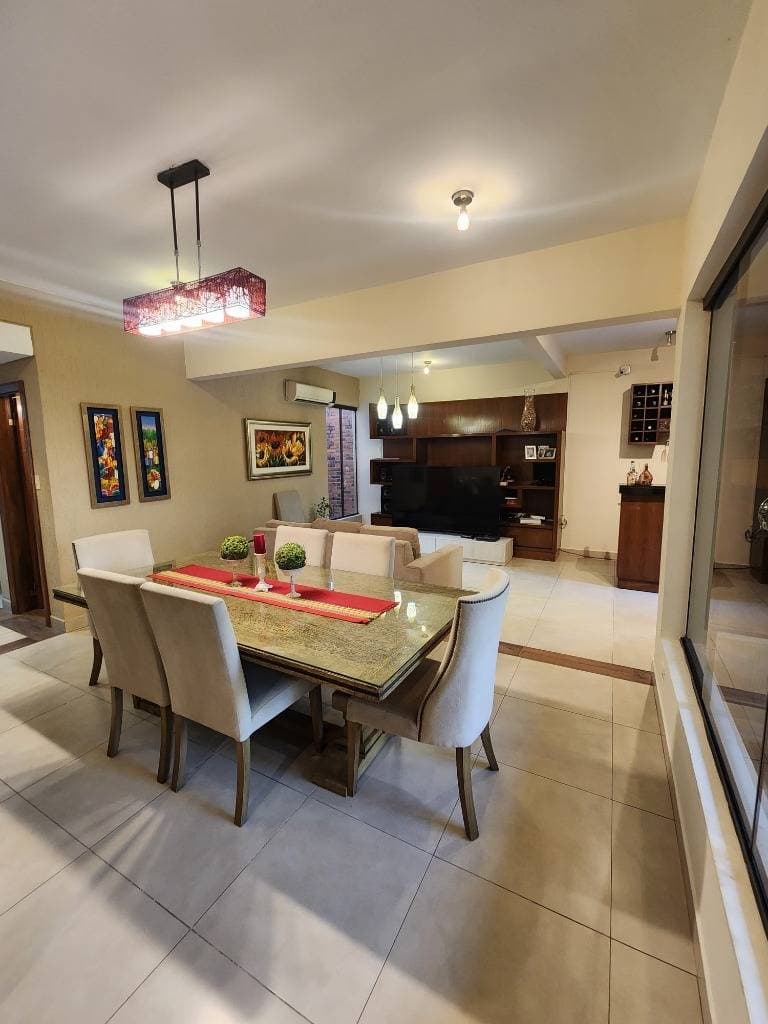 de Residencia con Local Comercial Barrio Mburicaó, foto 3
