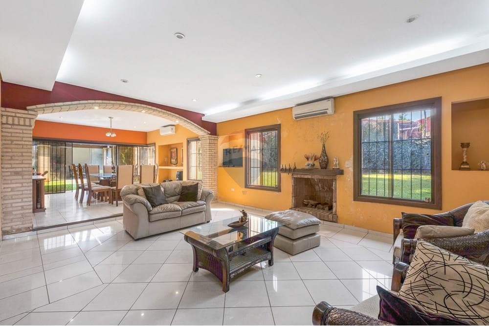 Casa de 4 dorm. + 720 m2 de terreno en lambare, foto 2