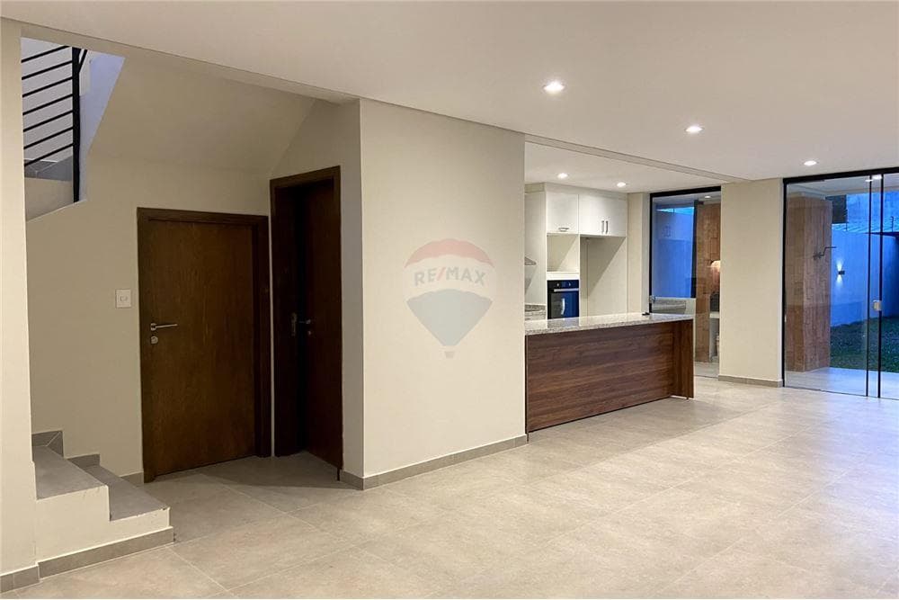 Hermoso duplex a estrenar con piscina en Luque — foto 5