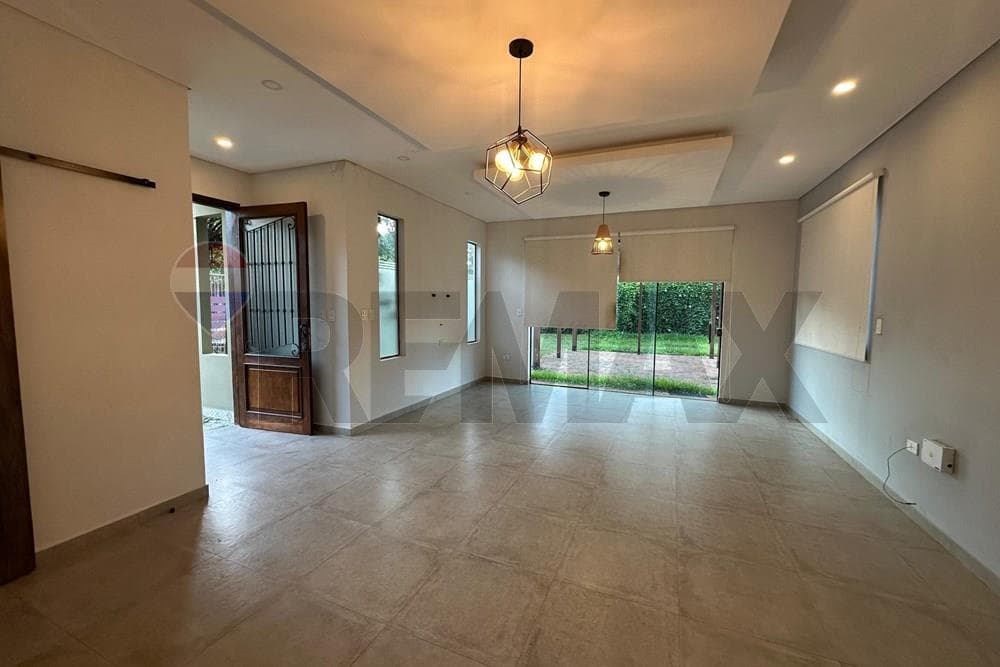 Casa - Alquiler - Lambaré, Central, Paraguay, foto 4