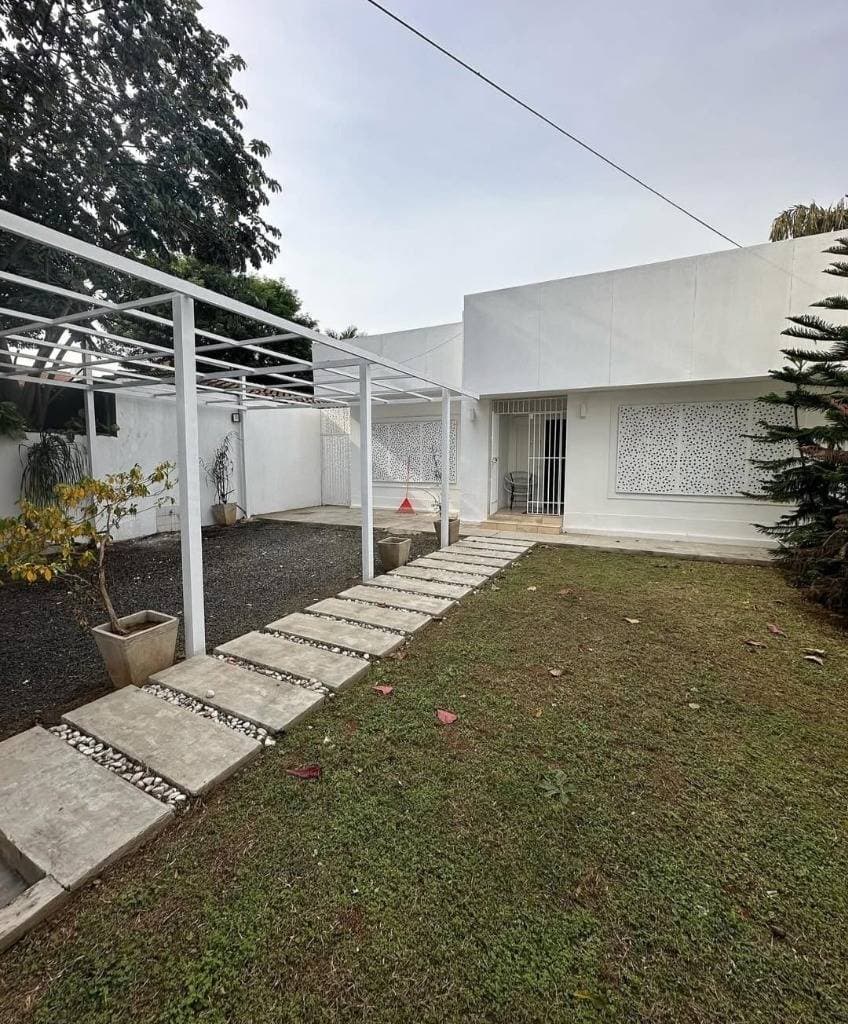 Casa en alquiler - para oficinas de varios ambientes - barrio Trinidad
