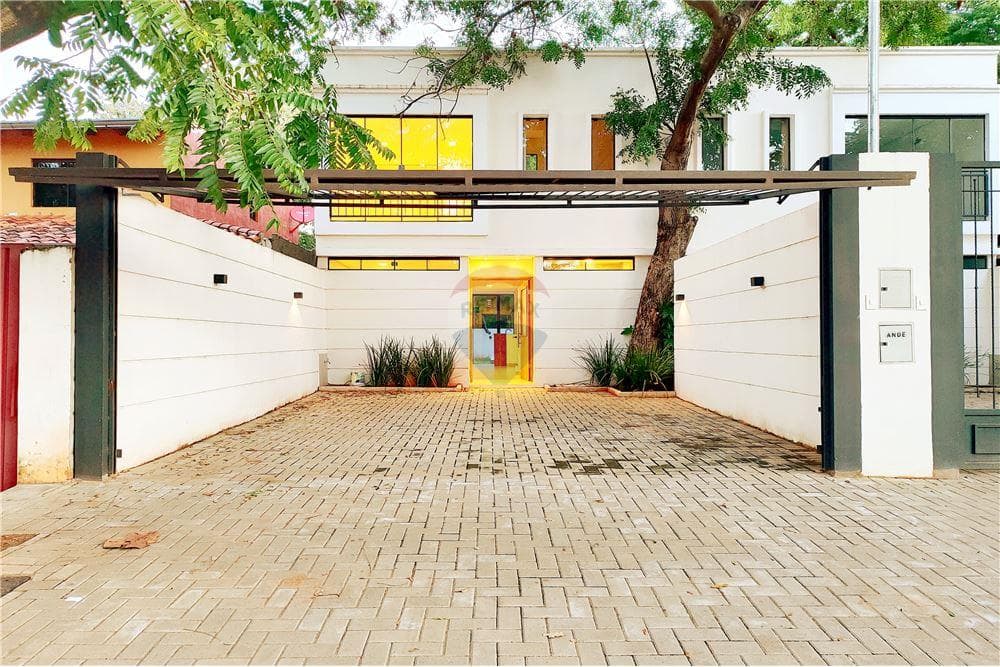 Duplex a estrenar, con piscina en zona conmebol