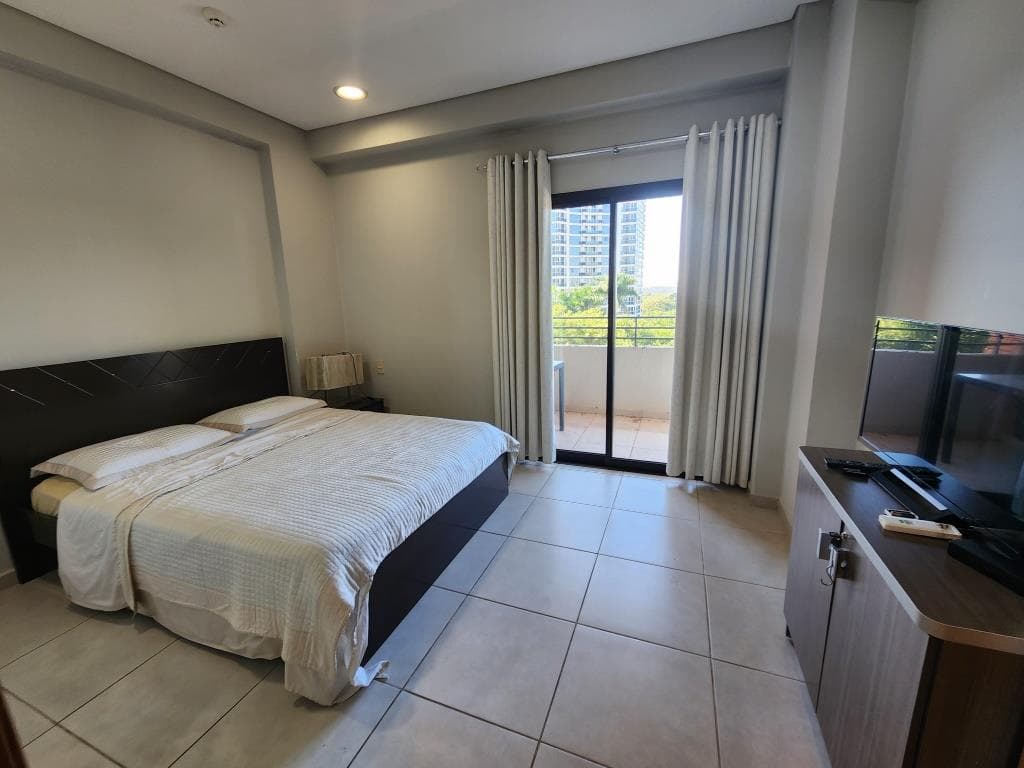 Departamento de 2 habitaciones en suite. Amoblado. Mburucuya. COD SN, foto 3