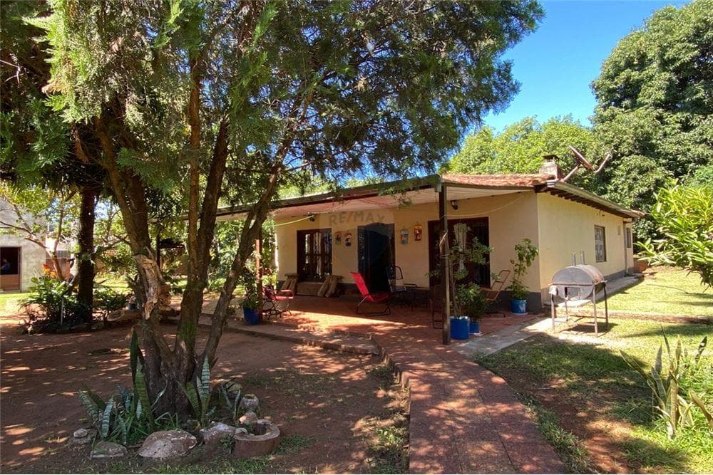 Vendo Casa con Amplio Terreno en CAPIATA. L.F
