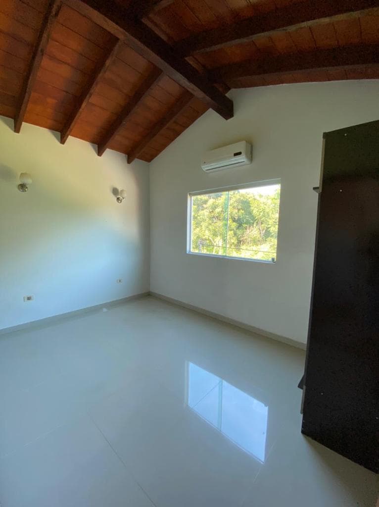 Cómodo dúplex con quincho en alquiler – zona grupo habitacional, foto 5