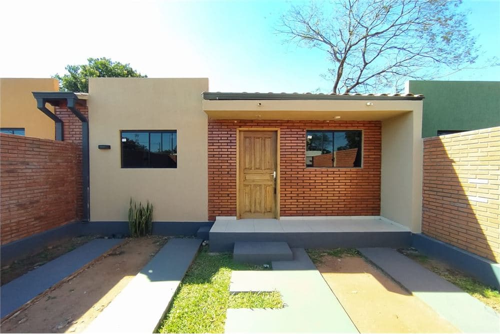 Chalet - Venta - San Lorenzo, Paraguay - Casa