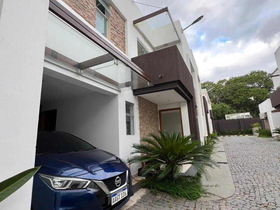 Alquilo casa en condominio en ita enramada