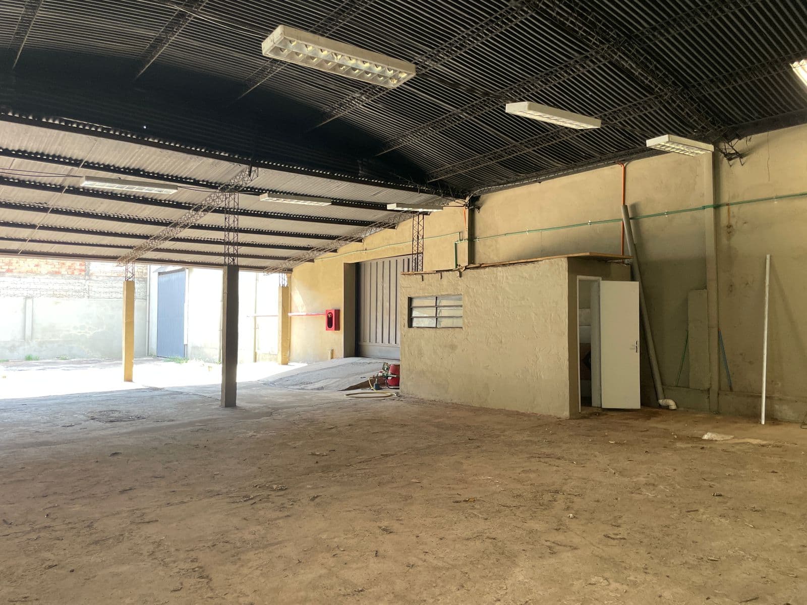 Amplio depósito en Fernando de la Mora — foto 2