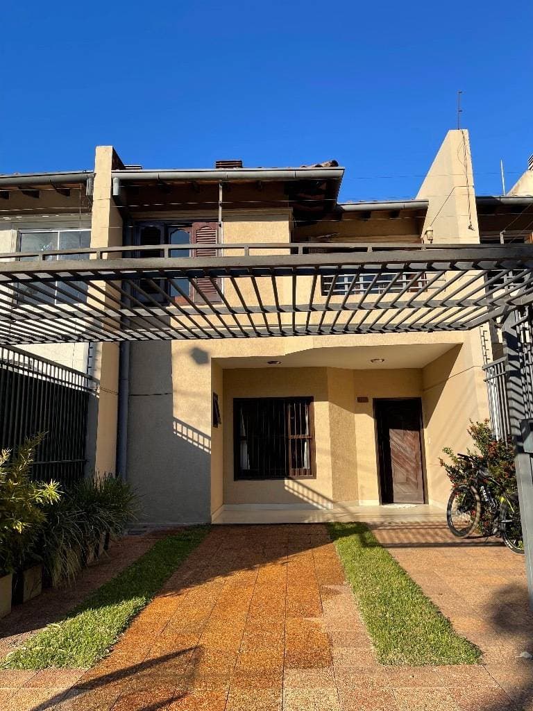 Venta hermoso duplex en bo. Ycua satí..!!!
