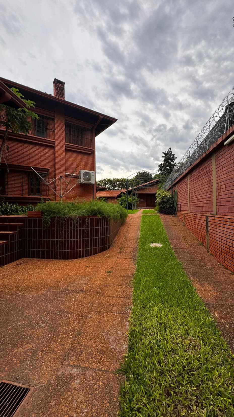 Residencia Premium o Sede Corporativa en Inmejorable Ubicación Ycua Satí — foto 5