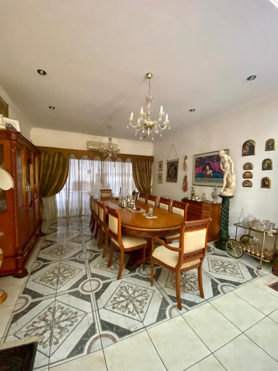 Amplia Y Funcional Residencia En Venta - En El Tradicional Barrio Las Mercedes