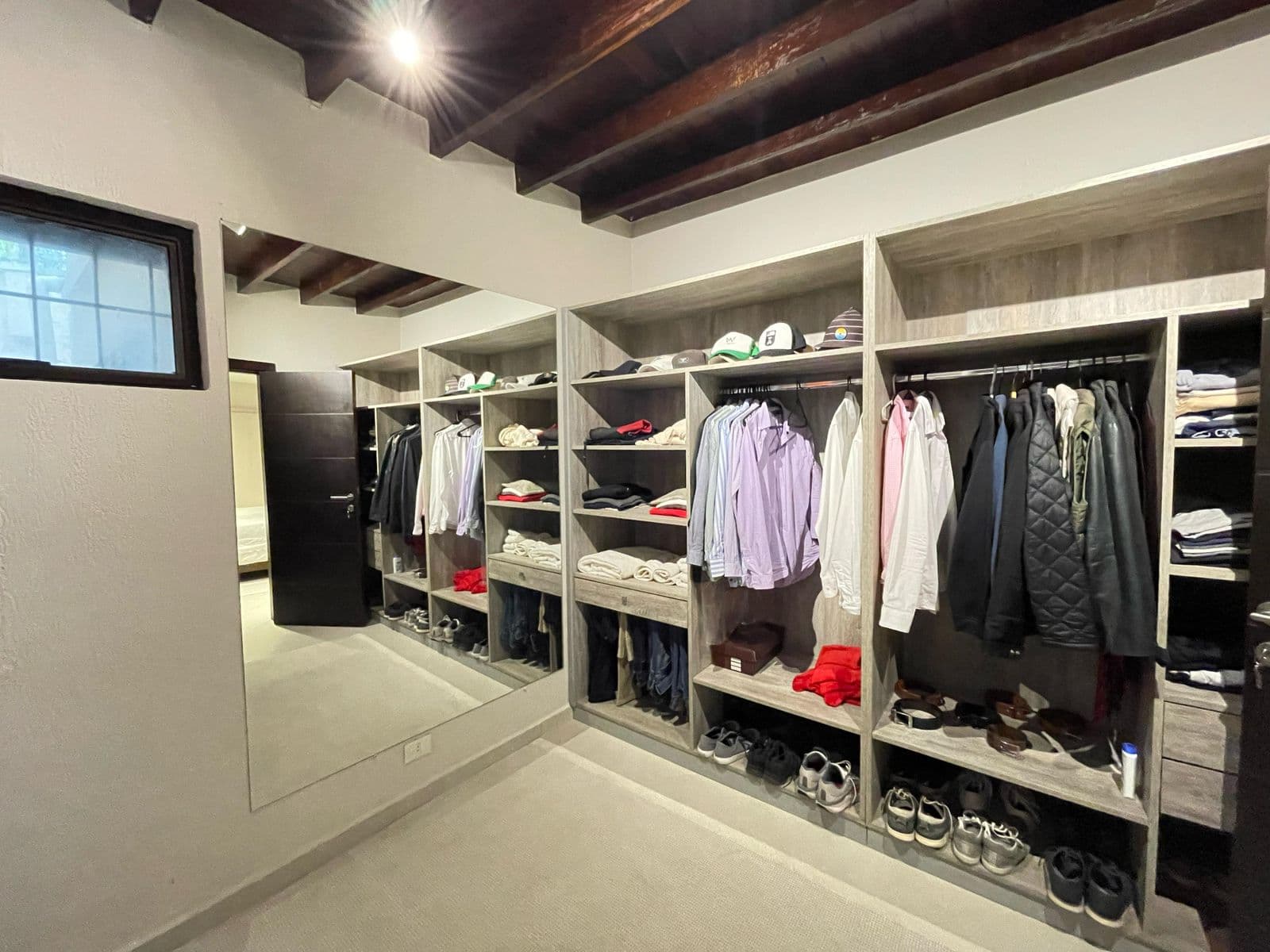 Residencia en esquina. Con potencial de usos mixtos — foto 4