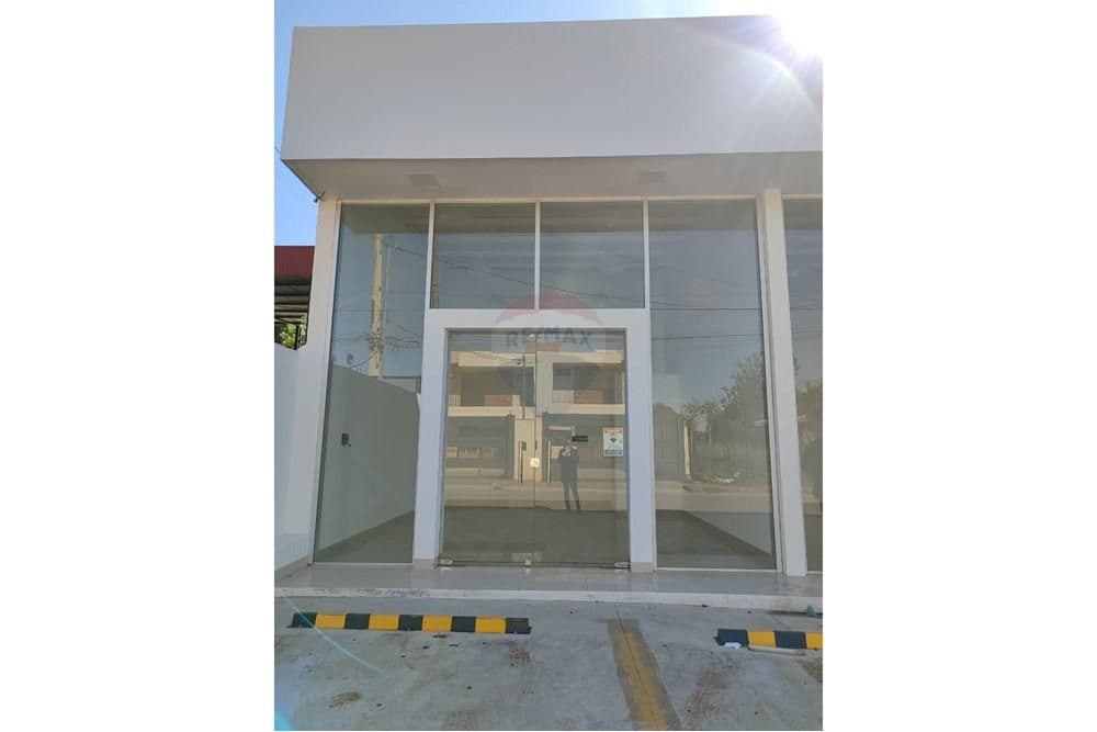Alquilo local comercial en esquina en San Lorenzo