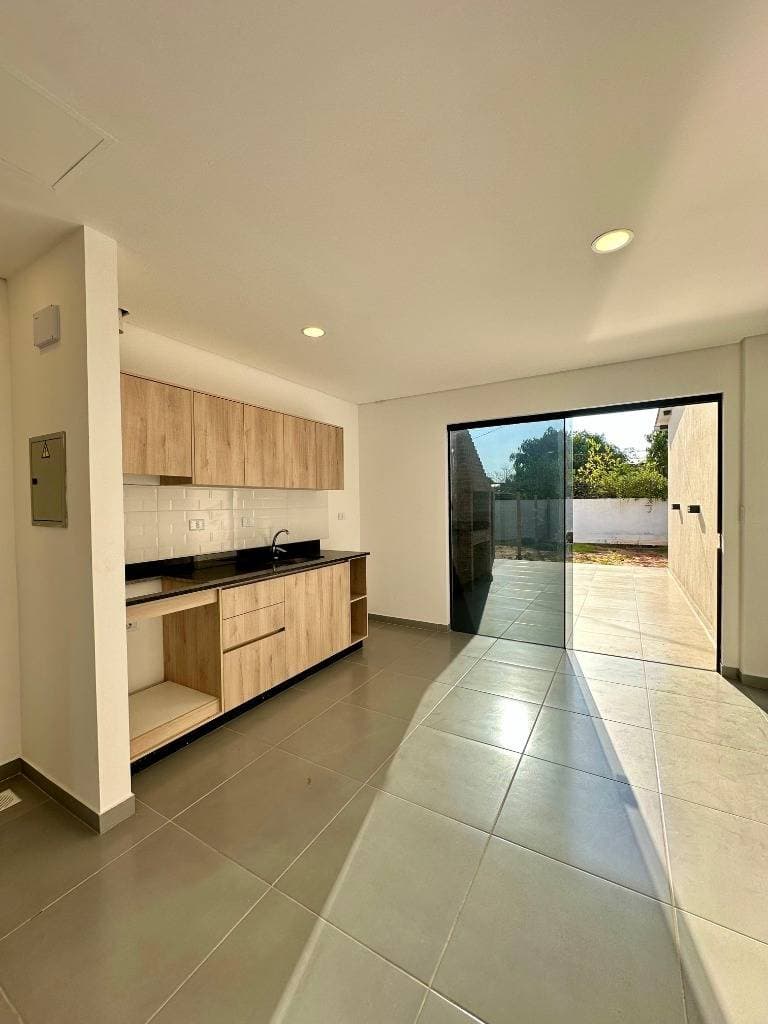 Duplex a estrenar en 1er barrio de Luque a metros de ruta Luque - limpio, foto 4