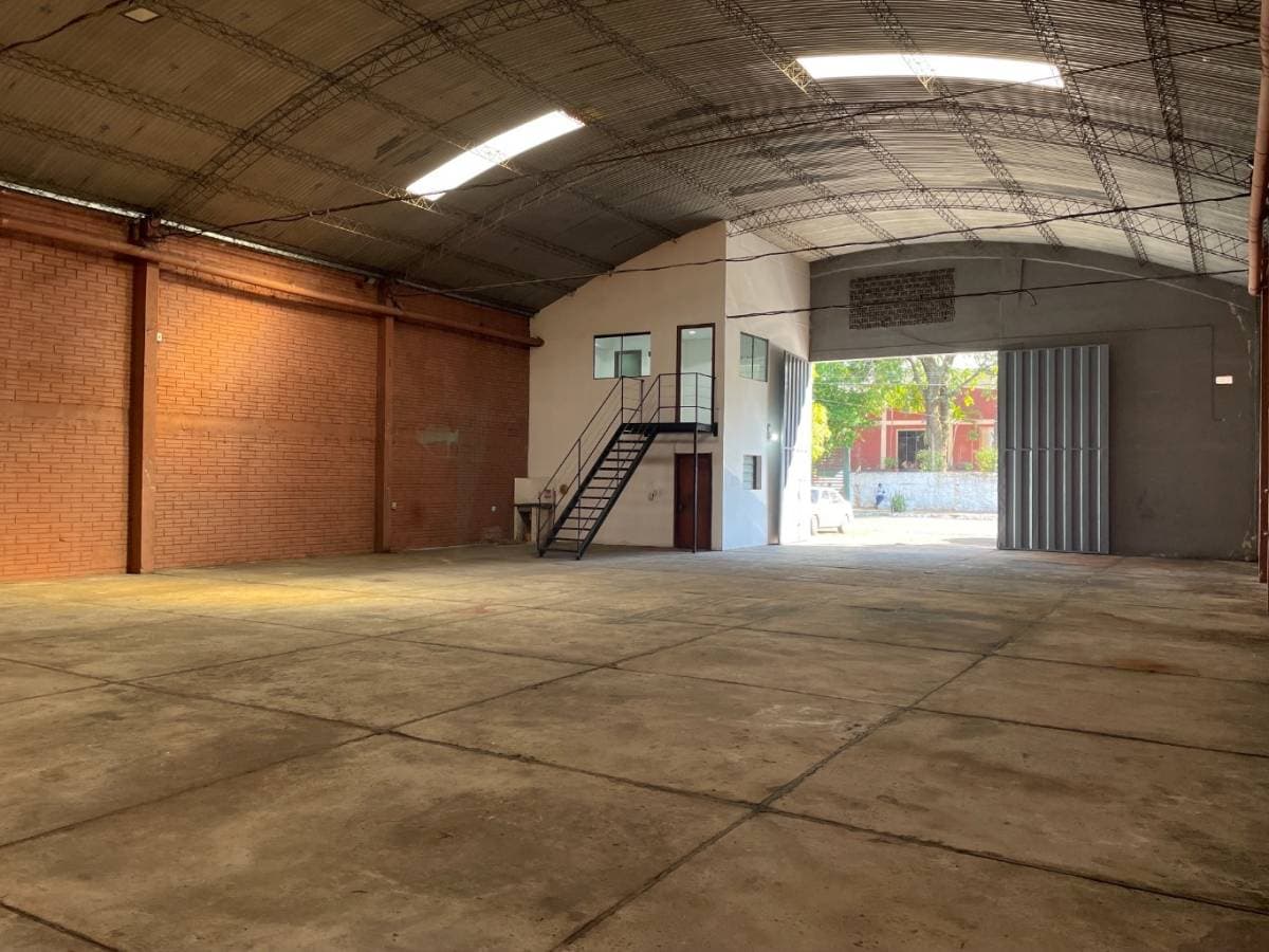 Tinglado en lambare, zona súper el pueblo — foto 2
