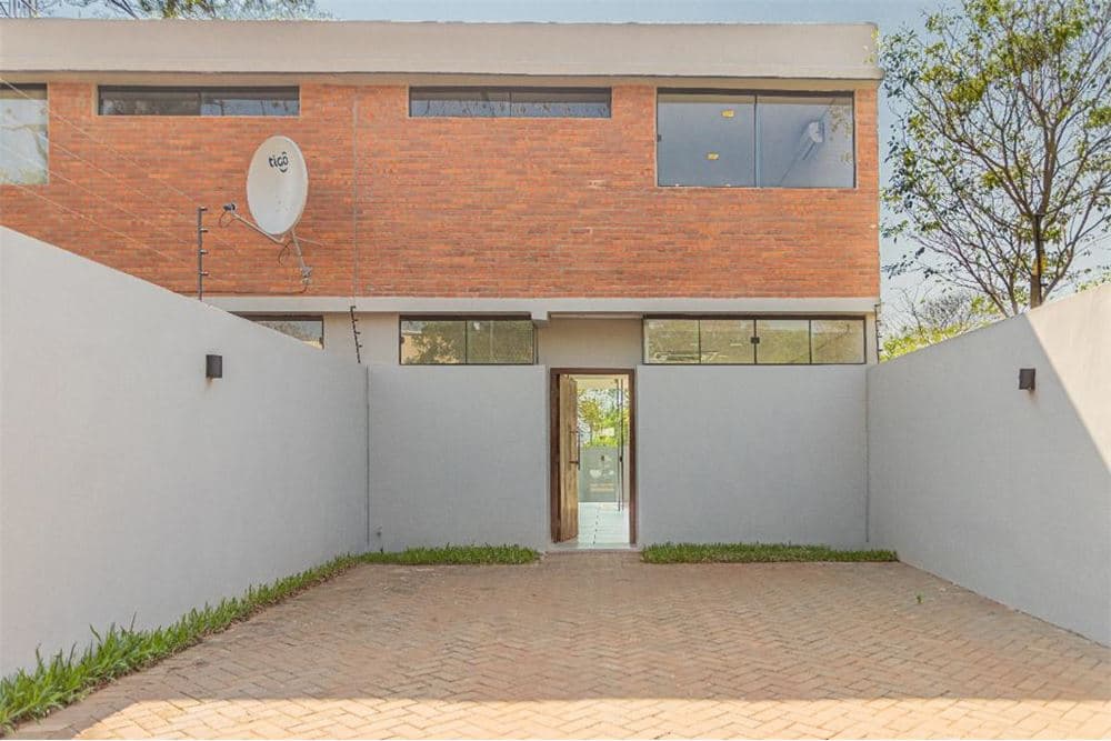 Moderno Duplex de 3 dorm en Loma Merlo, Luque