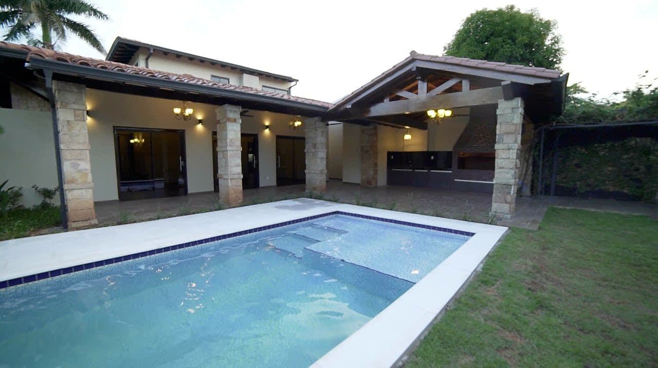 Hermosa Casa Premiun Zona Top Laguna Grande — foto 3