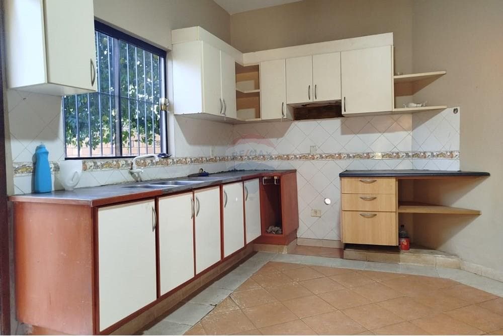 Casa en alquiler - Lambaré, barrio valle apu´a, foto 4