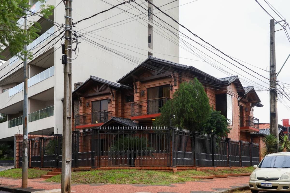 En venta residencia en Villa Aurelia — foto 1