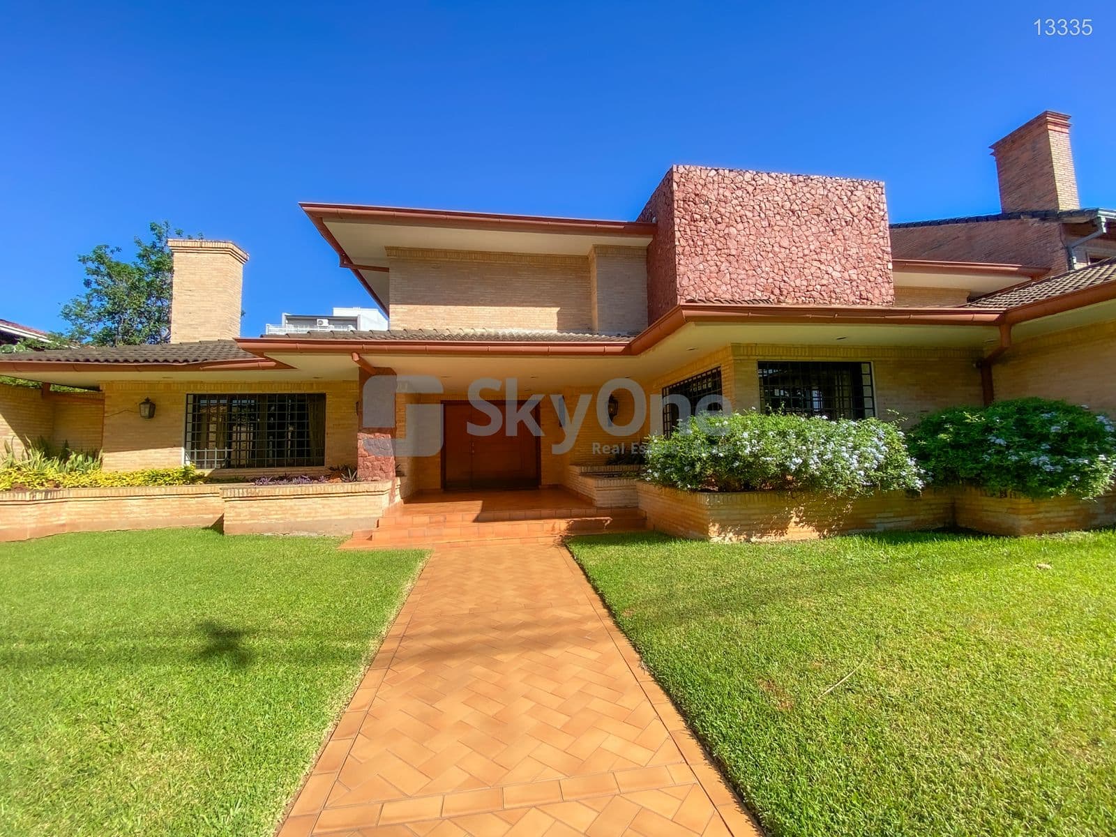 Vendo hermosa residencia en Las Lomas - Asunción
