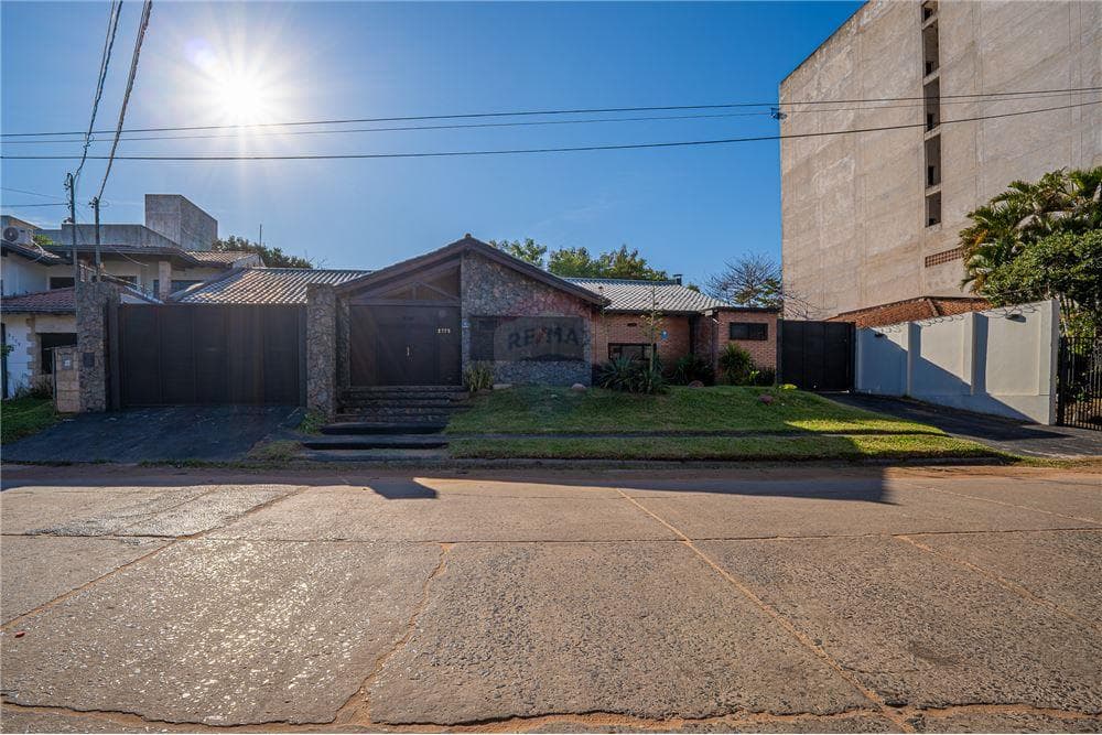 En venta propiedad en la zona del yacht - lambare