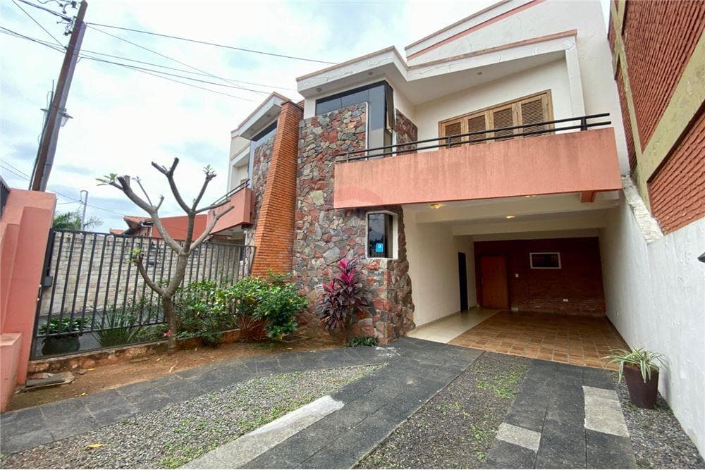 Vendo amplio duplex con piscina en barrio Recoleta