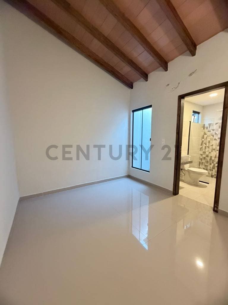 En venta casa en Lambaré, foto 2