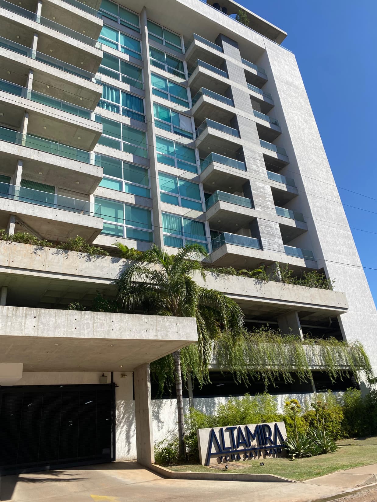 Alquiler de Departamento Amoblado en Edificio Alta Mira – Ycua Sati, Asunción