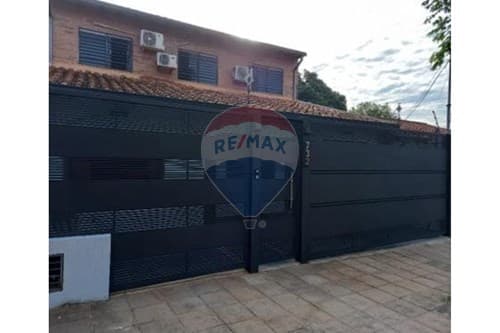 Alquilo hermosa casa en lambare