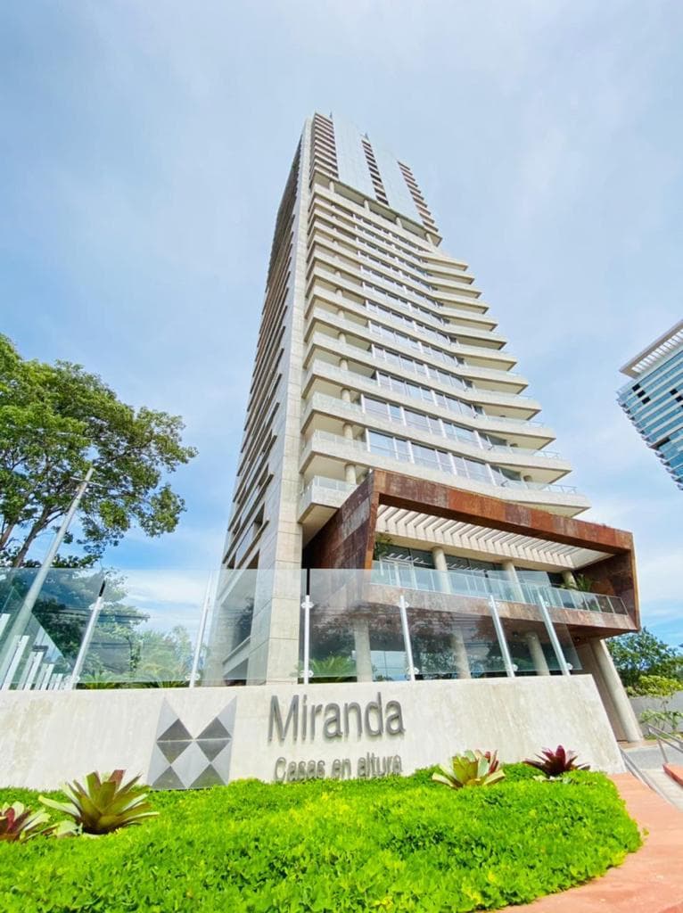 Alquilo Semipiso En Edificio Miranda