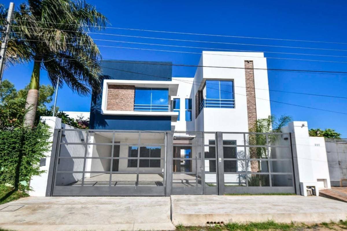 ¡EN ALQUILER! Casa de 4 dormitorios - Zona CIT/Colegio Trinity, foto 1