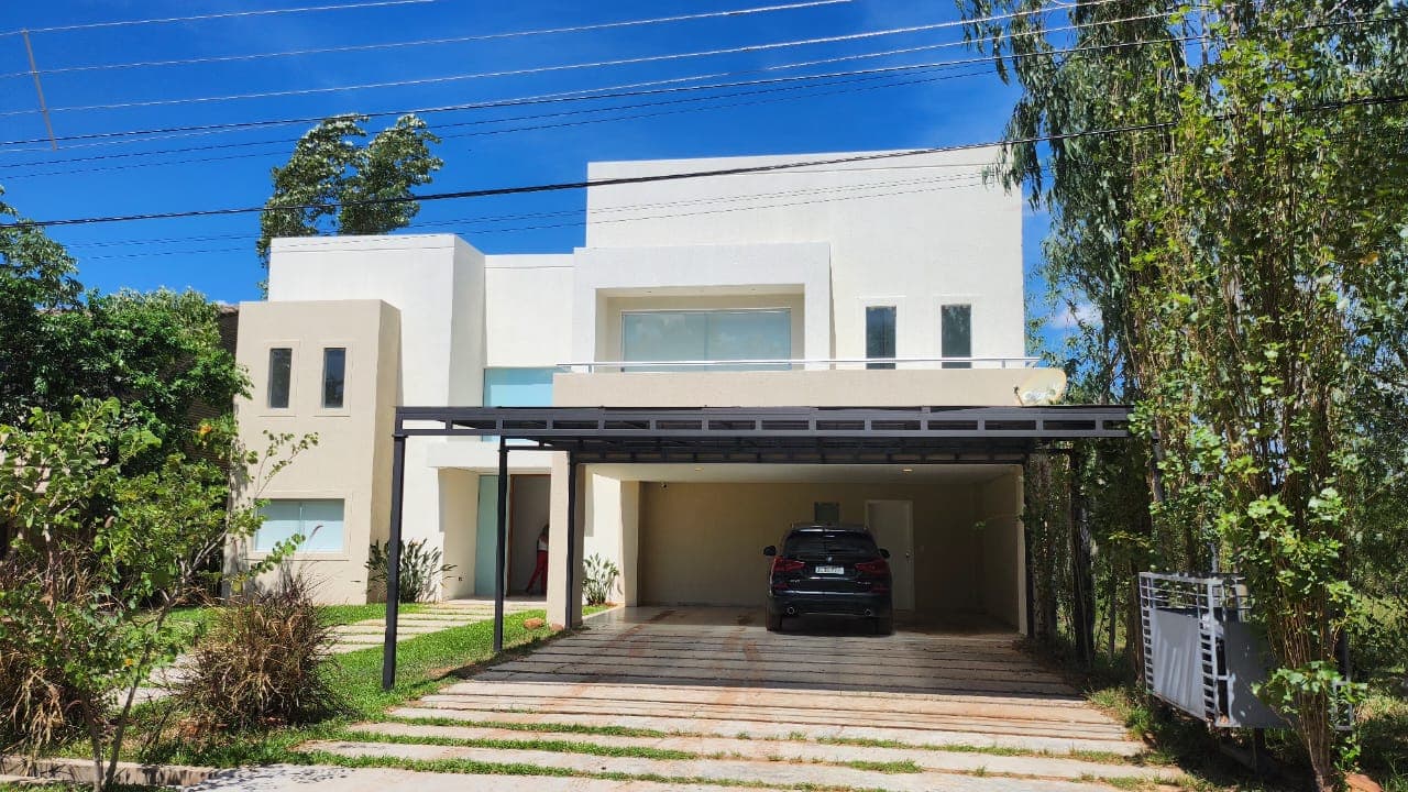 Alquilo amplia residencia de 3 dormitorios en surubi’i