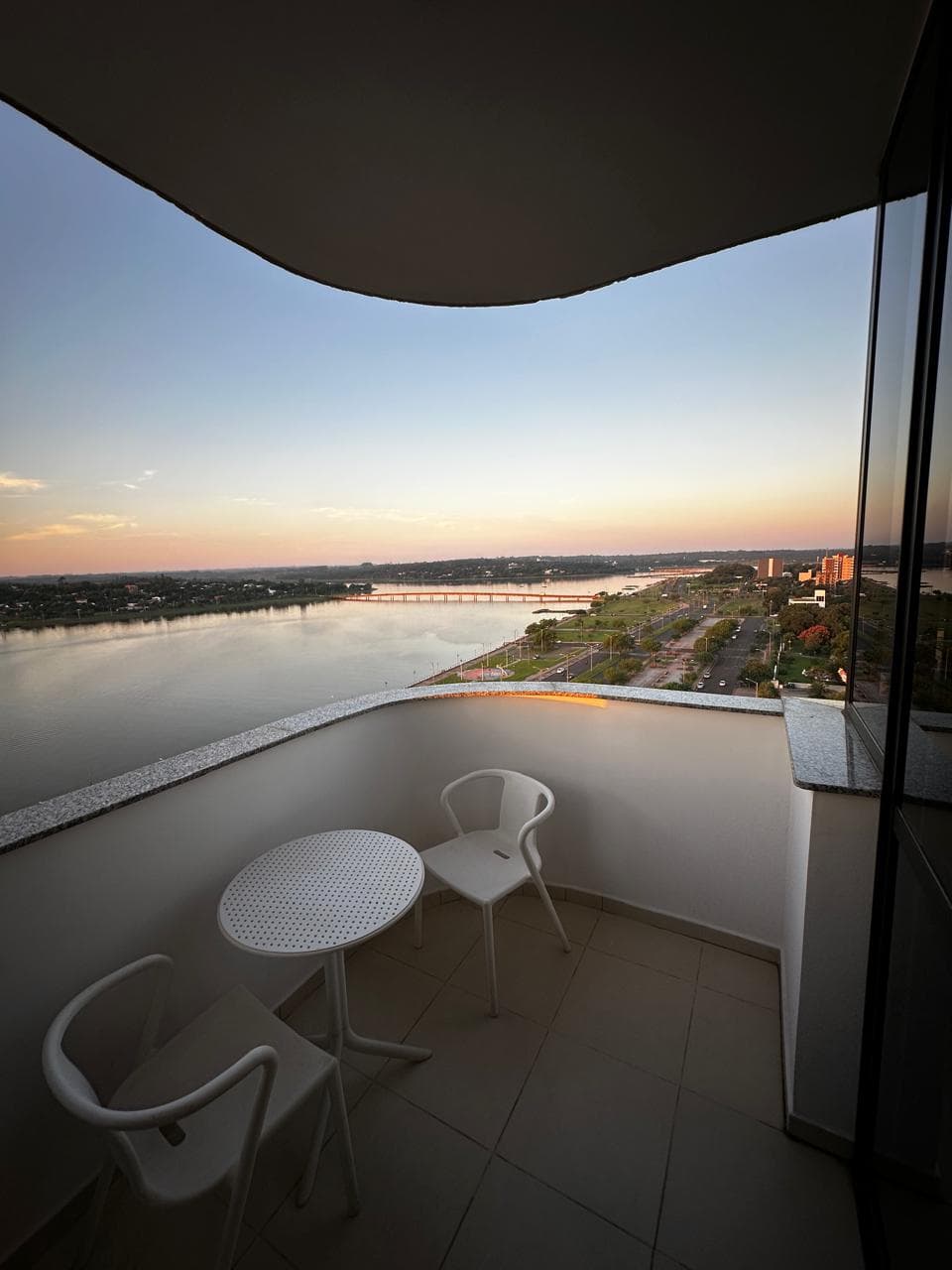 Departamento De Dos Dormitorios Con Vista Al Rio En Encarnación — foto 4
