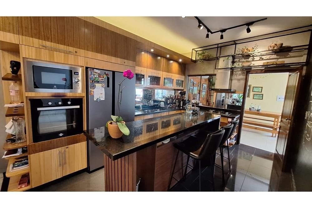 En venta Casa moderna con Piscina y Jardín en Encarnación, foto 4