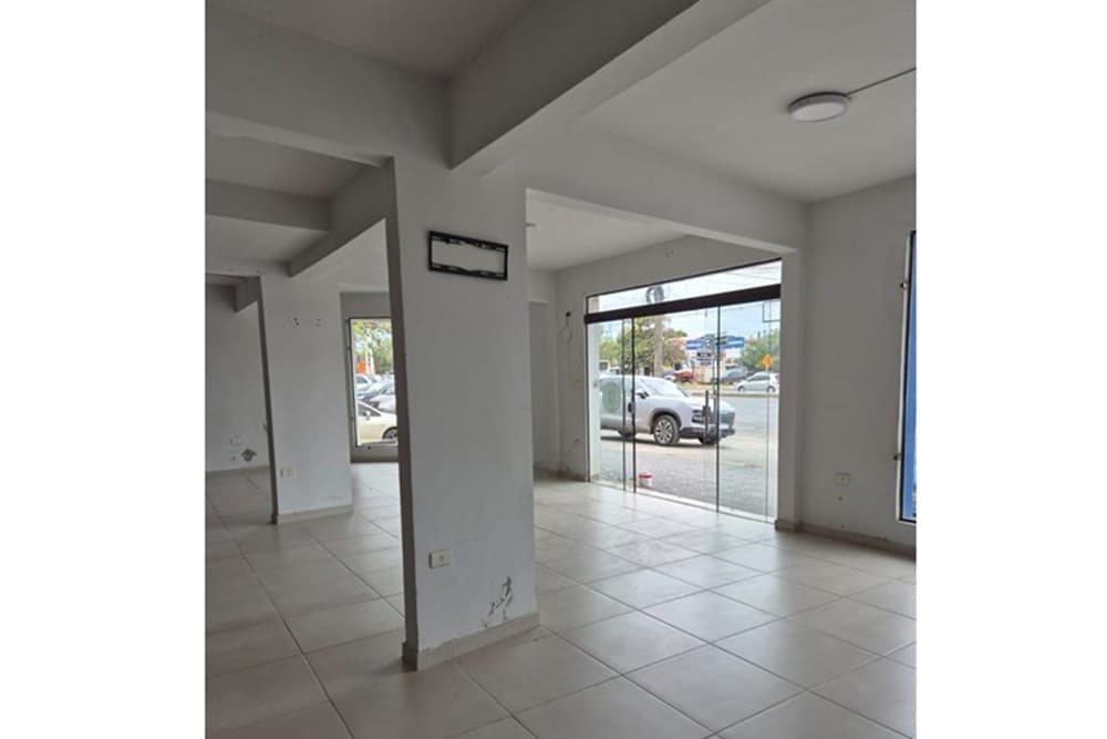 Local Comercial - Alquiler - Loma Pytá, Paraguay, foto 5