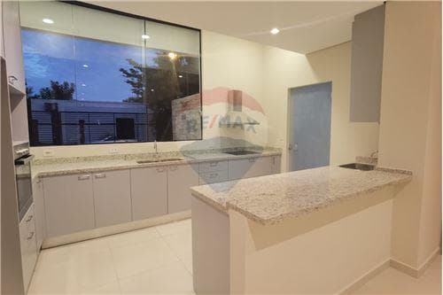 Duplex-Venta-PY Central Luque Primer Barrio Pampa Grande, foto 5