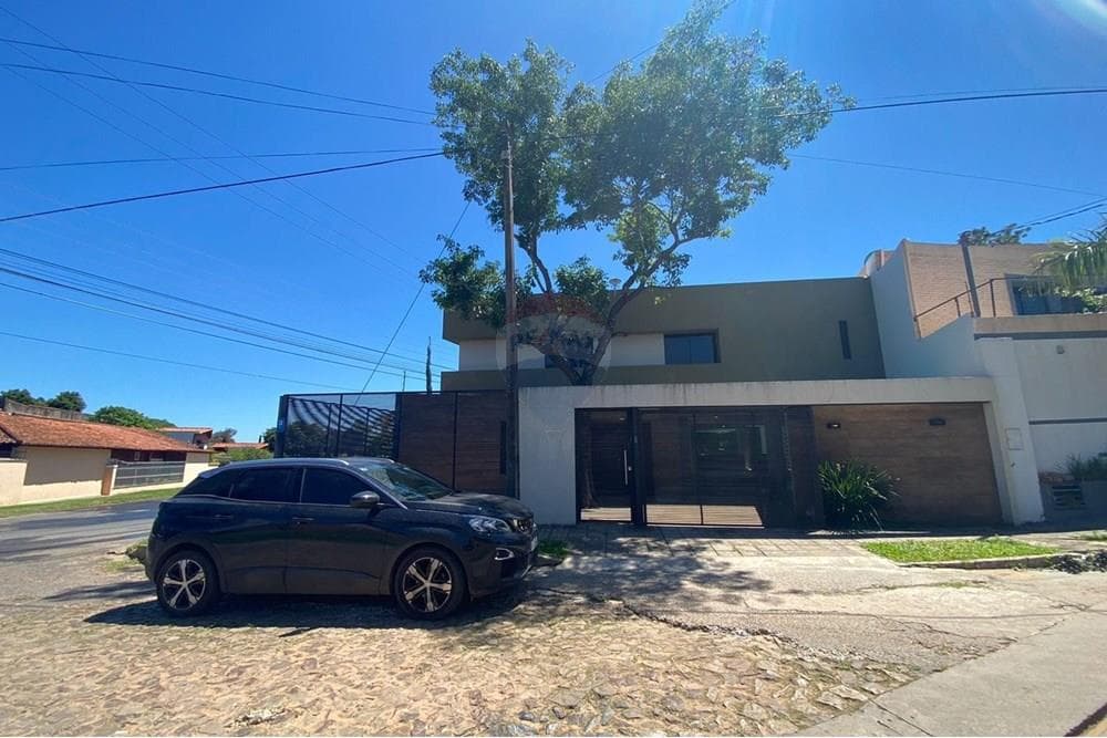 Esta hermosa casa PREMIUN ubicada en Luque, foto 2