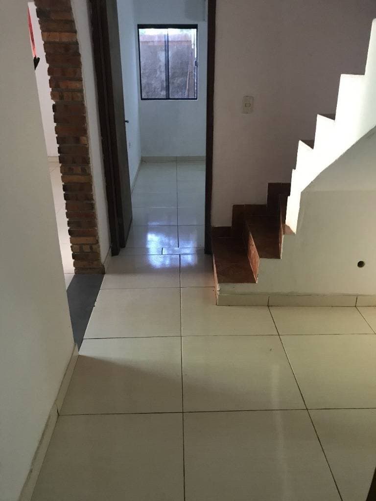 Se vende una amplia casa tipo dúplex en la ciudad de Luque, foto 5