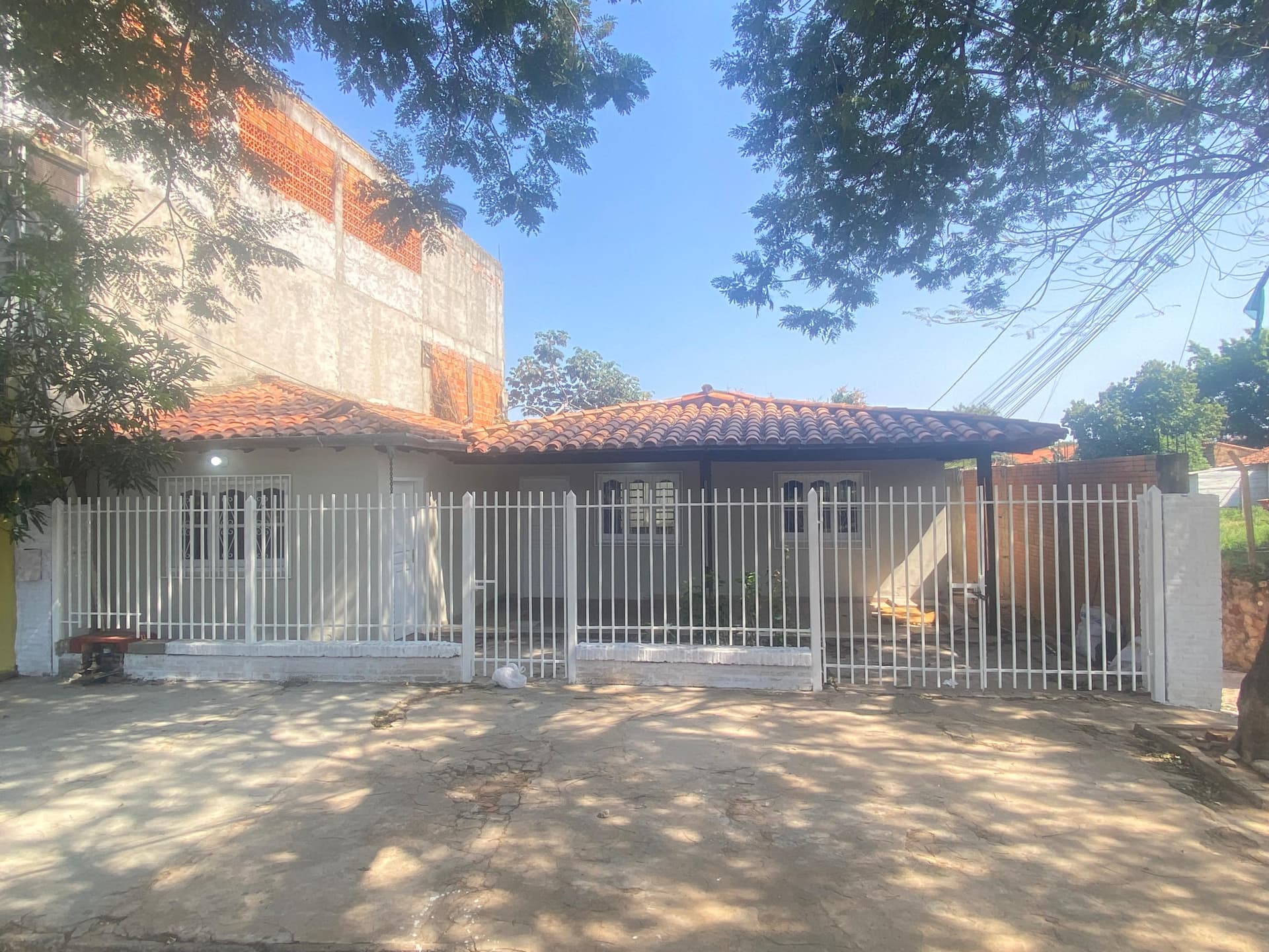 Casa a precio de terreno en Mariano Roque Alonso en oferta, foto 1