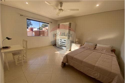 Alquilo casa con piscina Lambaré