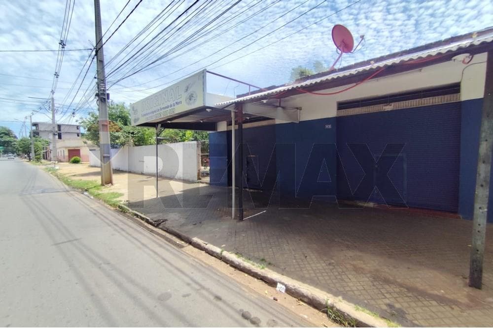En vennta gran casa en fdo de la mora sobre asfaltado