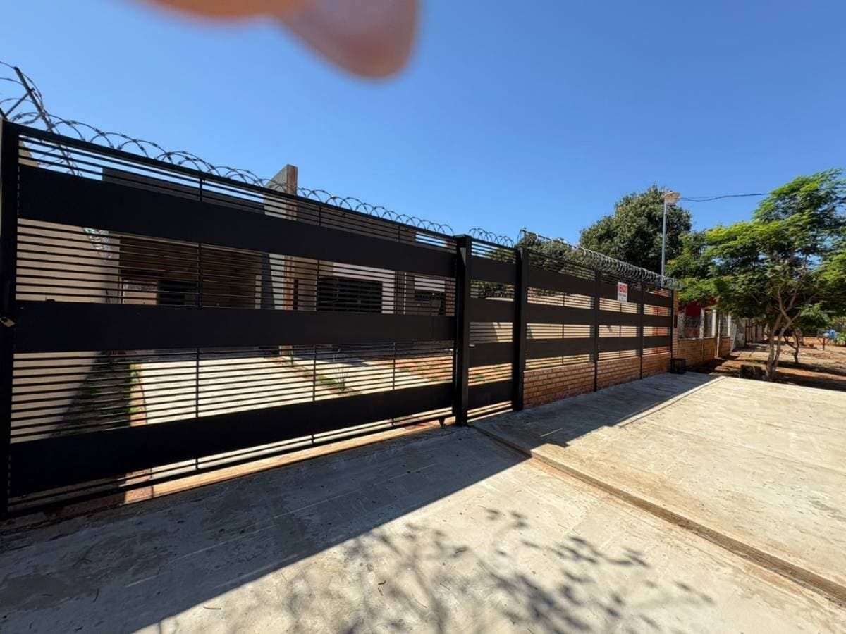 Casa a estrenar en Limpio – Estilo moderno con jardin amplio, foto 2
