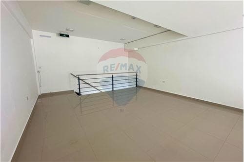 Local comercial en ycua sati — foto 5