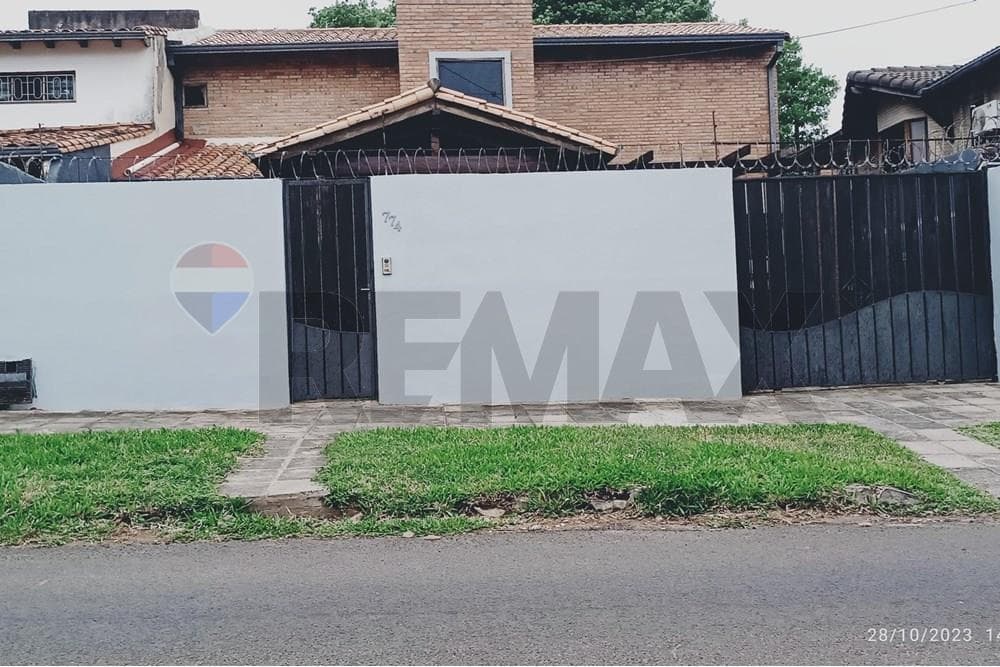 Casa - Alquiler - Lambaré, Paraguay — foto 2